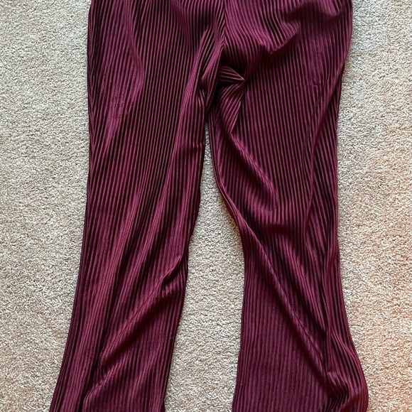 UO Velvet Flare Pants - Picture 4 of 4